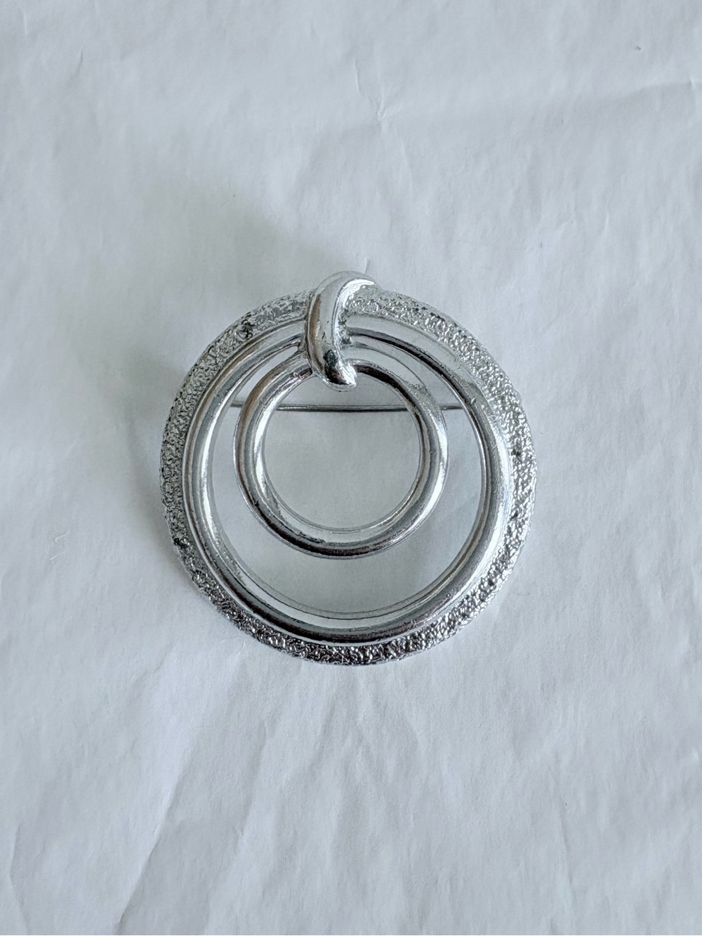 Vintage Sarah Coventry Signed Silver Tone Circle Brooch Pin